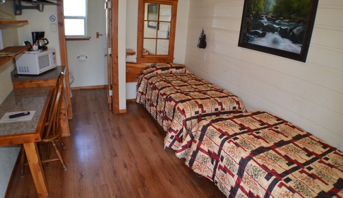Basic-Doppel- oder -Zweibettzimmer, Nichtraucher, eigenes Bad
