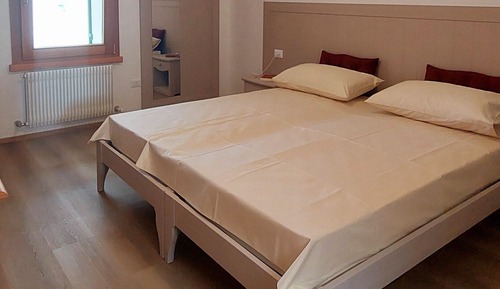 Traditional-Apartment, 2 Schlafzimmer, Küche, Hügelblick
