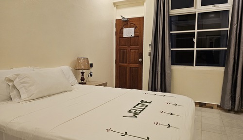 Standard-Doppel- oder -Zweibettzimmer