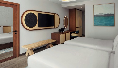 Zimmer, 2 Doppelbetten, Balkon, Parkblick