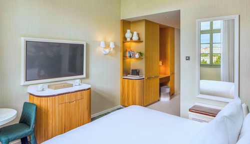 Zimmer, 1 King-Bett (Essential, Danube View)