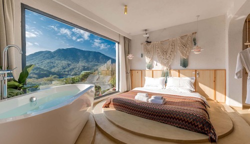 Romantisches Doppelzimmer, Hügelblick