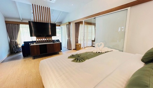 Grand-Zimmer, Balkon, Gartenblick