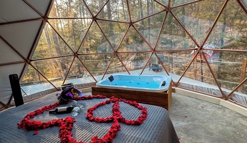 Deluxe-Ferienhütte (Domo with Jacuzzi)