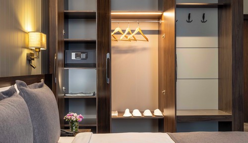 Corner Family Suite Lake View