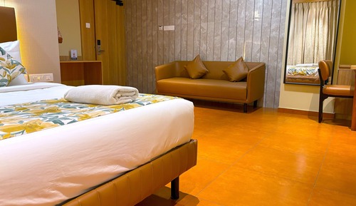 Club Room, 1 King Bed, Non Smoking, Sea View