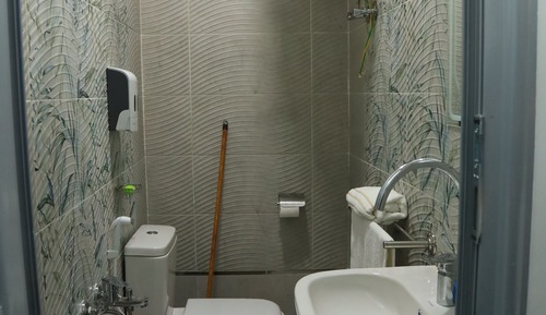 Basic-Doppel- oder -Zweibettzimmer