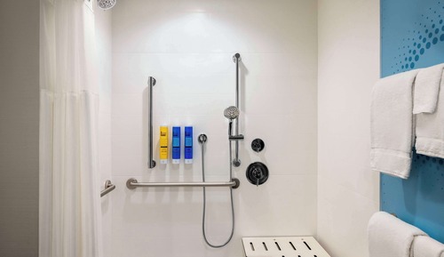 Zimmer, 2 Queen-Betten, barrierefrei (Roll-In Shower)