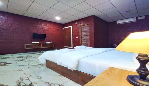 Deluxe Family Room