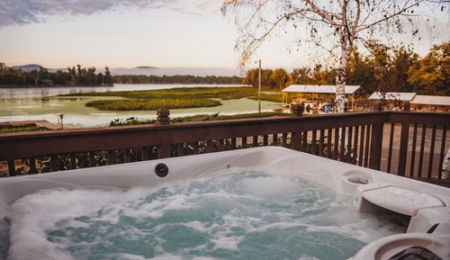 Luxury-Ferienhütte, Whirlpool, Flussblick
