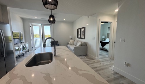 Traditional-Apartment, 1 King-Bett und Schlafsofa, Poolzugang, Flussblick