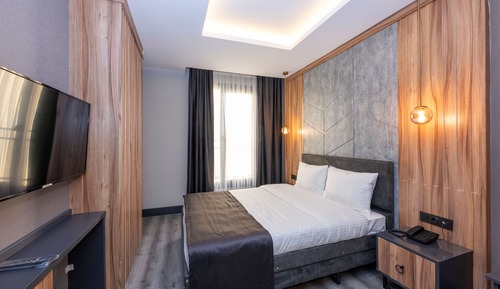 Standardzimmer, 1 Doppelbett, Poolzugang, Stadtblick