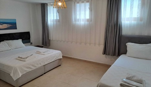 Economy Triple Basement Floor Room