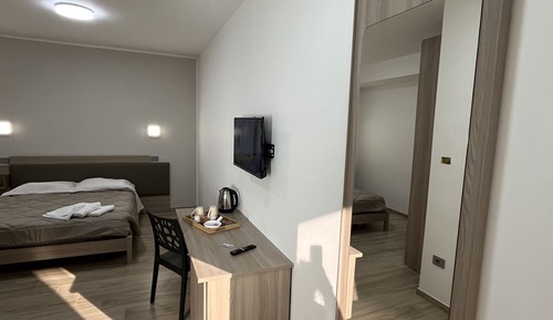 Habitación básica, 1 cama de matrimonio grande, no fumadores, baño privado