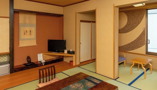 Traditional-Dreibettzimmer, Nichtraucher (private toilet, shared bath)