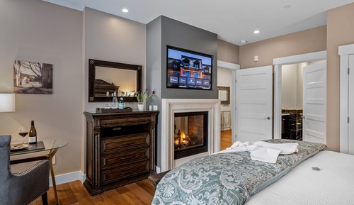 Village Family Suite - King Bed