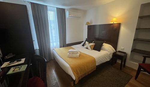 Doppelzimmer, mit Bad (Chambres 2 et 3)