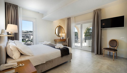 Superior-Suite, 1 King-Bett und Schlafsofa, Terrasse