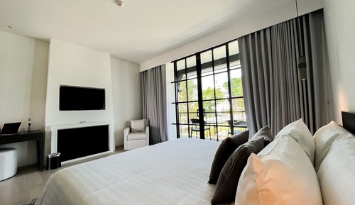 Deluxe-Zimmer (Deluxe Corner with Bathtub)