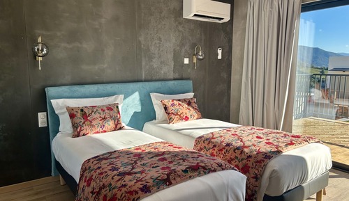 Superior-Doppel- oder -Zweibettzimmer