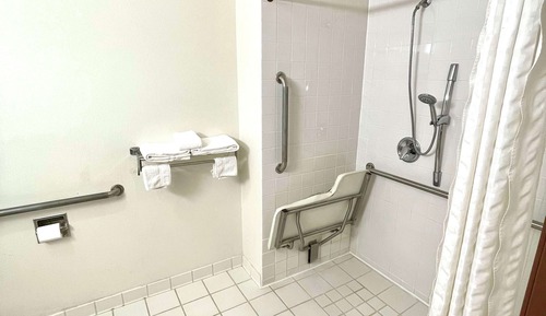 Standardzimmer, 1 Queen-Bett, barrierefrei, Kühlschrank und Mikrowelle