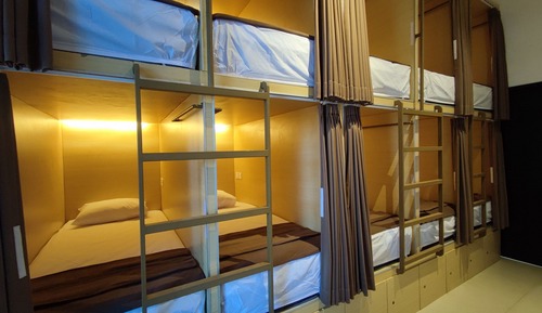 Gemeinsamer Basic-Schlafsaal, Nur Frauen