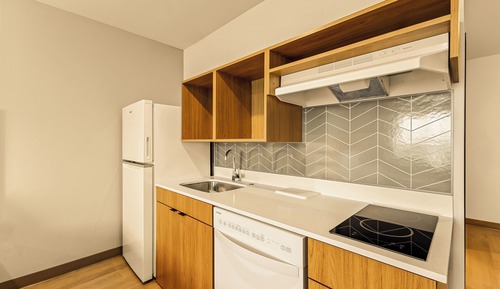 Studiosuite, 2 Queen-Betten, rollstuhlgeeignete Dusche