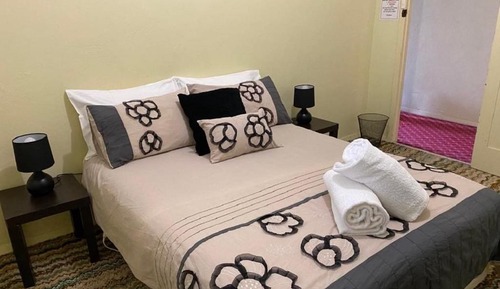 Basic-Zimmer, 1 Queen-Bett
