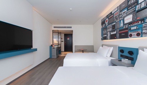 Business-Doppel- oder -Zweibettzimmer