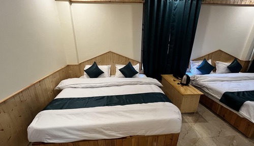 Familienzimmer, 2 Doppelbetten, Bergblick