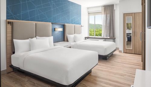 Deluxe-Suite, 2 Queen-Betten (Hearing Accessible)