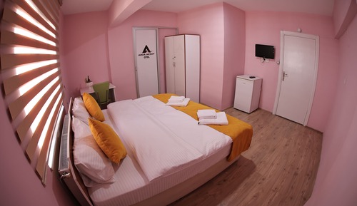 Standard-Doppel- oder -Zweibettzimmer