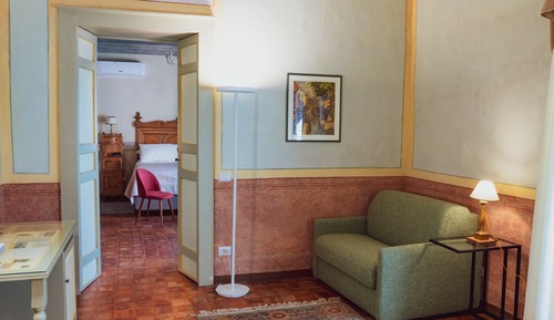 Exclusive-Suite