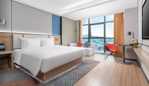 Standardzimmer, 1 King-Bett, Bergblick (High Floor)