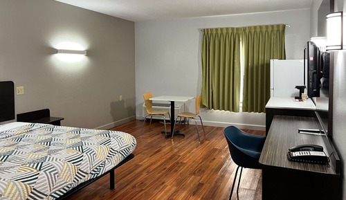 Standardzimmer, 1 King-Bett, Nichtraucher, Kühlschrank und Mikrowelle