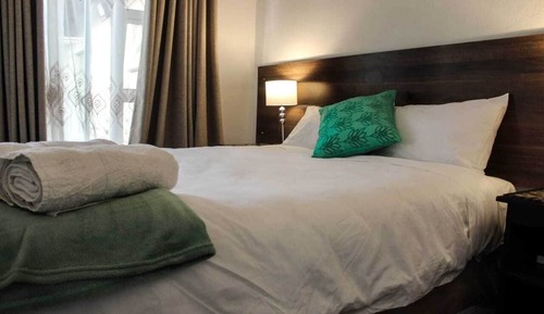 Superior-Doppel- oder -Zweibettzimmer