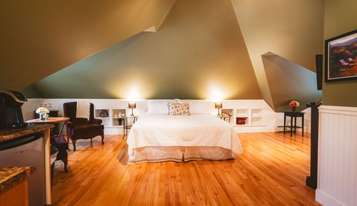 Exclusive-Suite