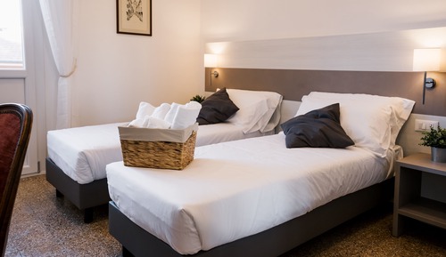 Standard-Doppel- oder -Zweibettzimmer