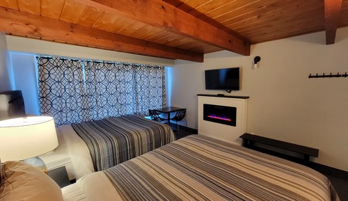 Doppelzimmer, 2 Queen-Betten, Kamin