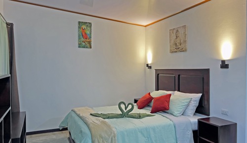 Comfort-Ferienhütte, 1 Queen-Bett und Schlafsofa, Kochnische, Gartenblick