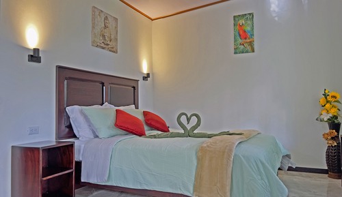 Comfort-Ferienhütte, 1 Queen-Bett und Schlafsofa, Kochnische, Gartenblick