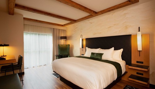 Standard Room, 1 King Bed (Concierge) For 21+ years only