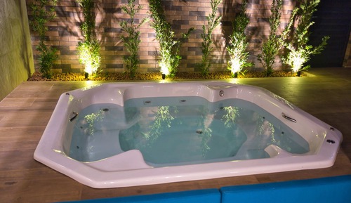 Exclusive-Studio, Whirlpool