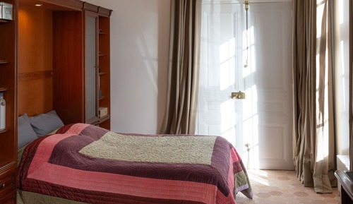 Doppel- oder Zweibettzimmer