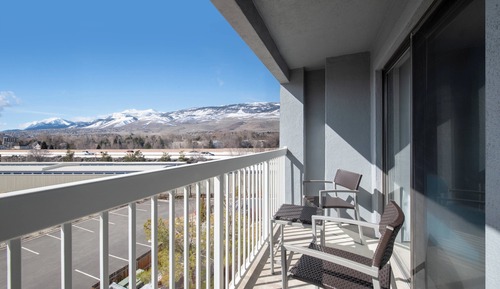 Zimmer, 2 Queen-Betten, Balkon