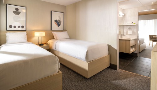 Premium-Zimmer (1 Queen and 2 Single Beds)