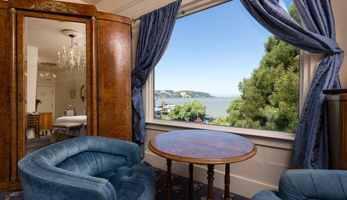 Premier-Zimmer, 1 King-Bett, Whirlpool, Buchtblick