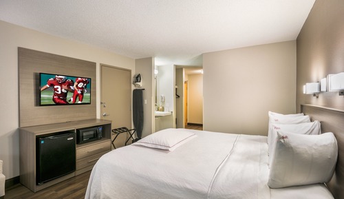 Premium-Zimmer, 1 King-Bett, barrierefrei (Upgraded Bedding & Snack, Smoke Free)