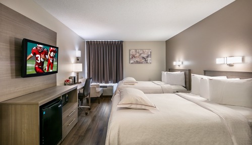 Premium-Zimmer, 2 Doppelbetten (Upgraded Bedding & Snack, Smoke Free)