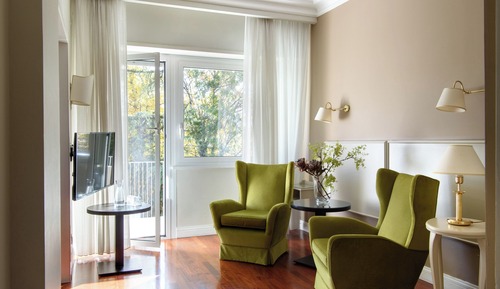 Superior-Suite (Free Spa Access)